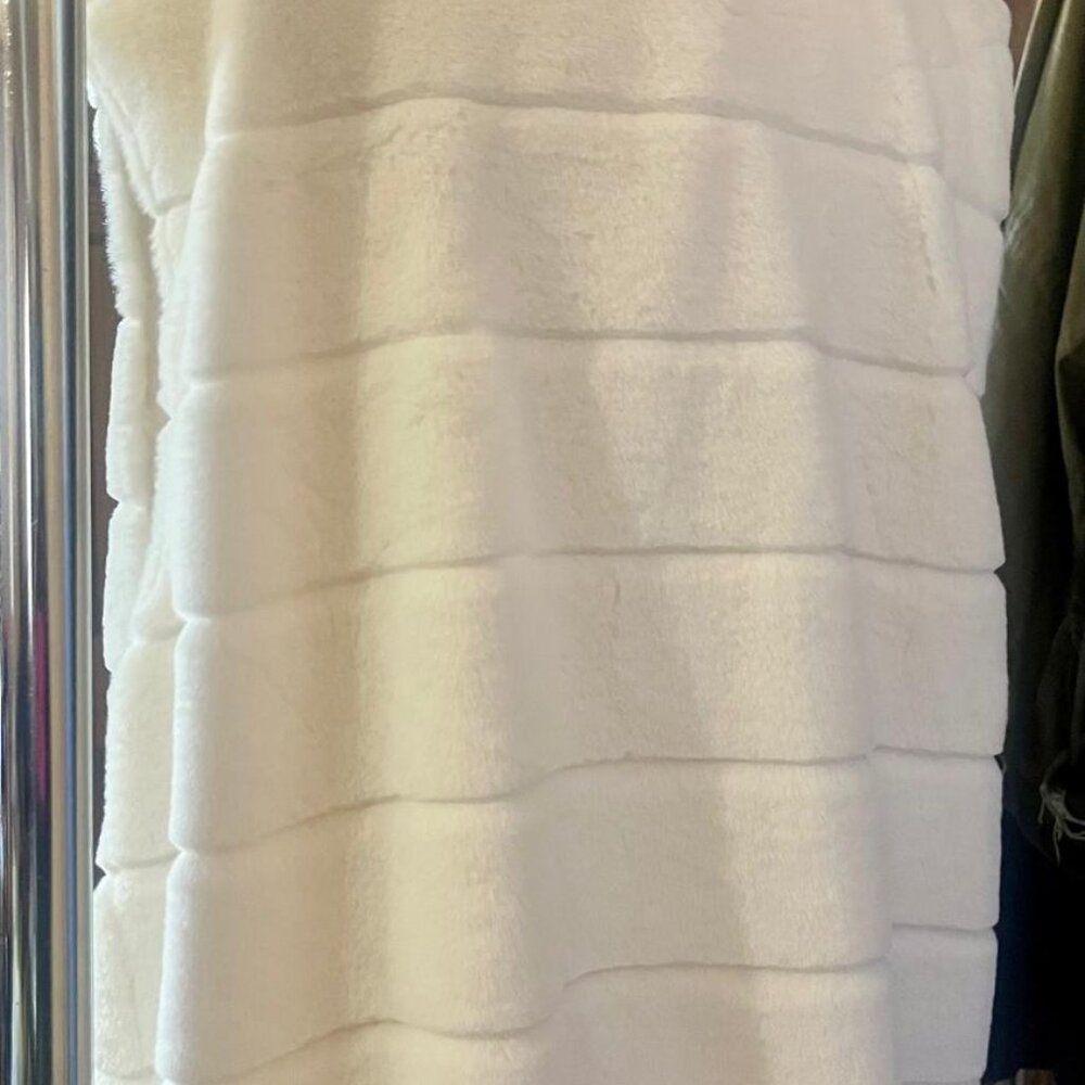 Ivory Vest, Once size fits all - Picture 3 of 3